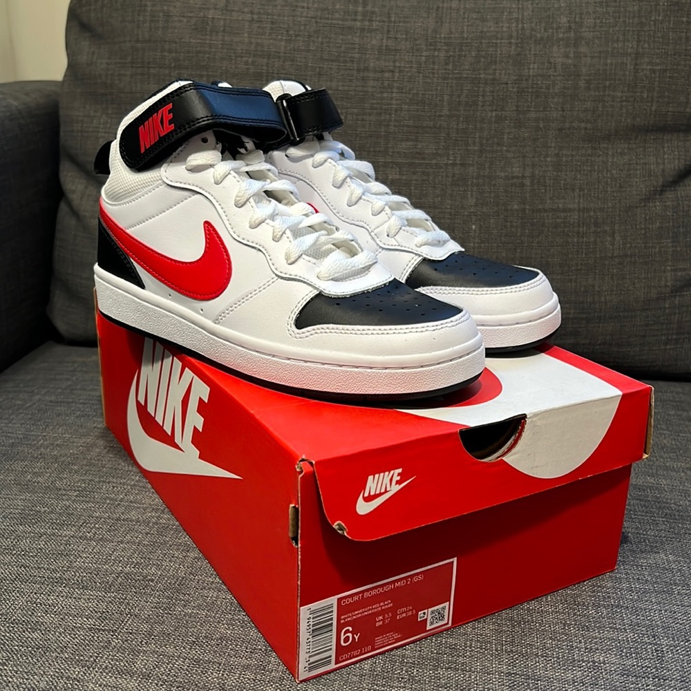 *New* boys Nike Court Borough Mid 2 Sneakers